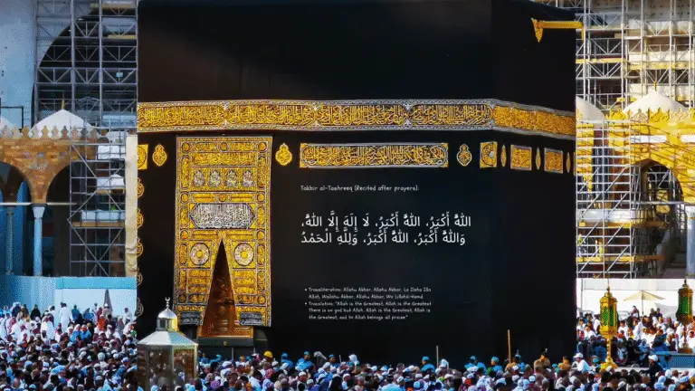 Infographic titled Hajj 2025: 5 Critical Rules Every Pilgrim Must Follow Before Entering Makkah. Includes Arabic text of the Takbeer (Allahu Akbar) and Tashreeq chants, with transliterations and translations. Bottom text reads WWW.RANDOM26BLOCS.COM. Note: Some transliterations appear mistranslated (e.g., 'Alba' instead of 'Allahu Akbar').