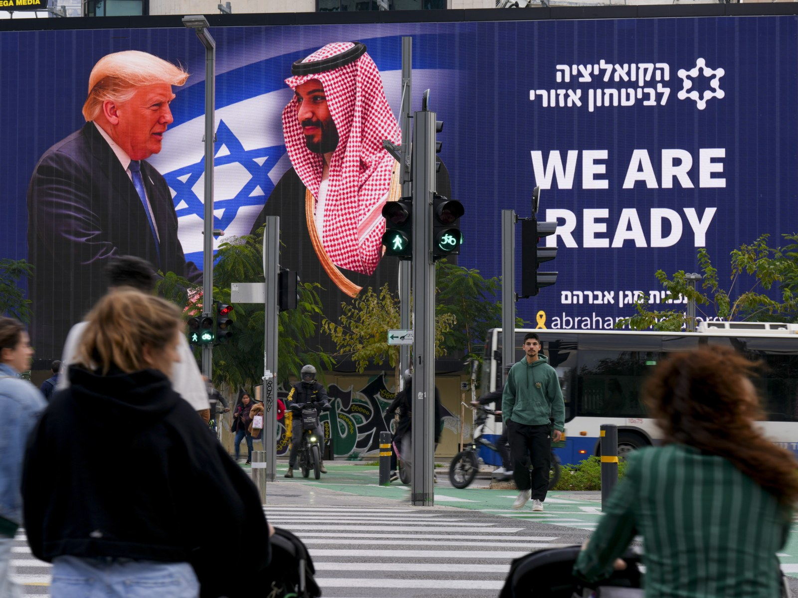 Trump Begins Gulf Tour Seeking Business Deals and Diplomatic Wins in Saudi Arabia, UAE, and Qatar