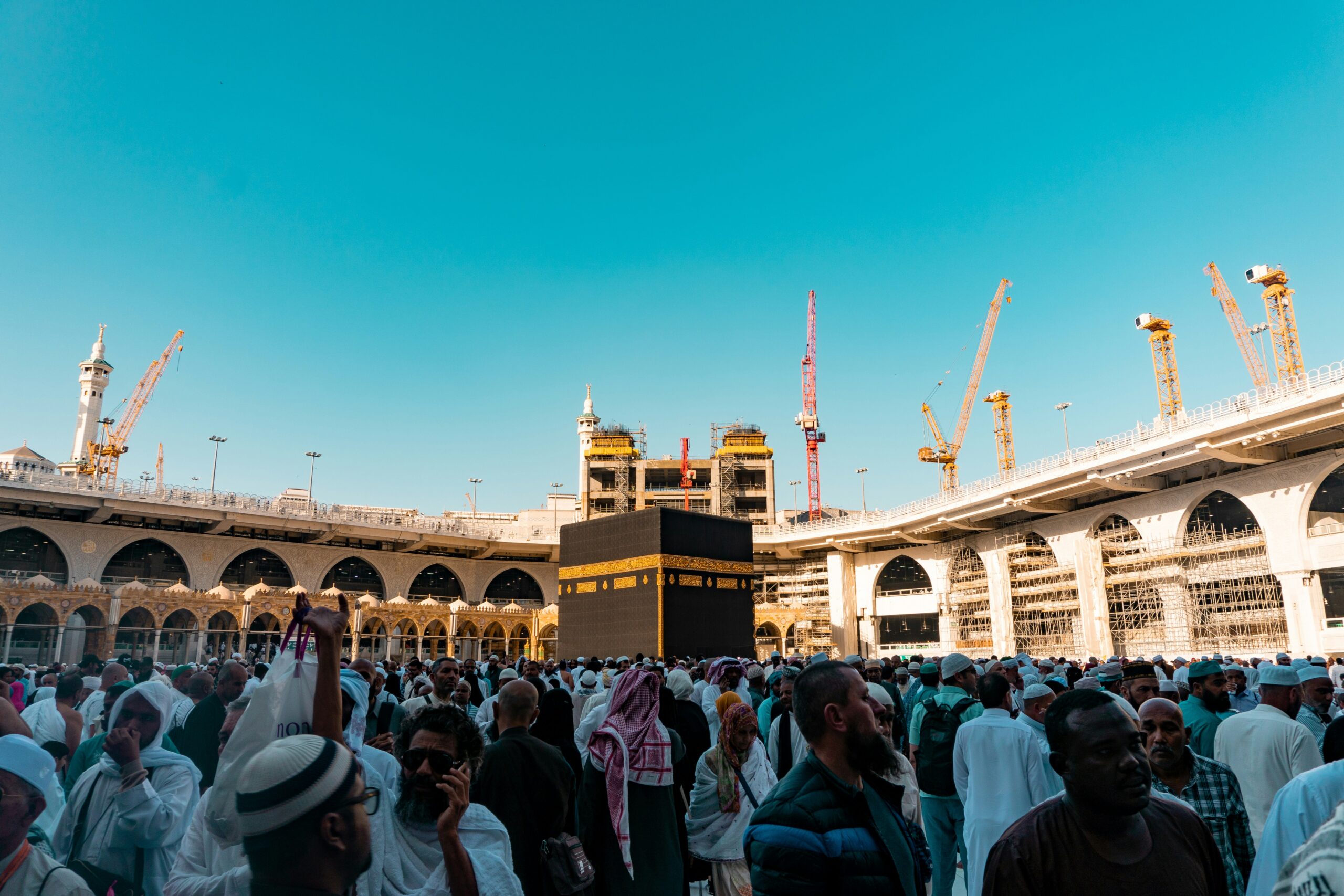 Hajj 2025 Crisis: PM Shehbaz Sharif to Seek Saudi Help for 67,000 Pakistani Pilgrims